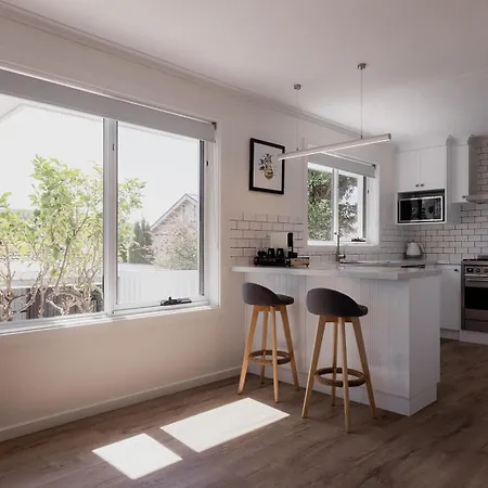 Modern Refurbished Unit In Charming Bellerive Apartment Exterior photo
