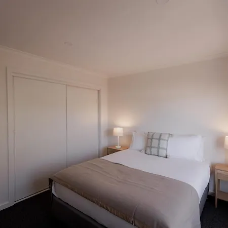 Modern Refurbished Unit In Charming Bellerive Apartment Exterior photo