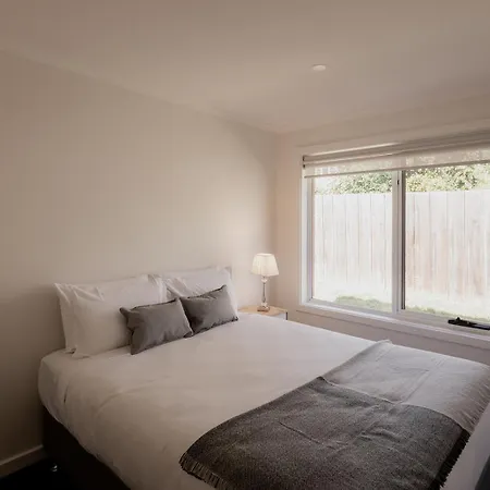 Modern Refurbished Unit In Charming Bellerive Apartment Exterior photo