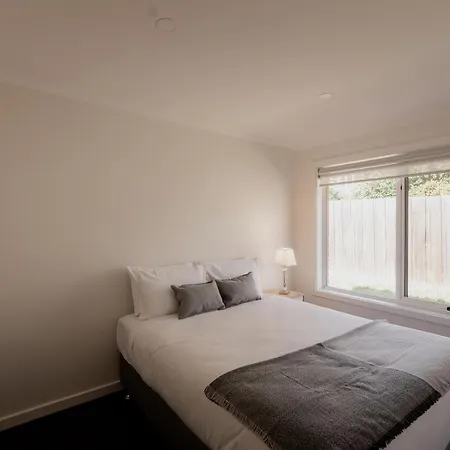 Modern Refurbished Unit In Charming Bellerive Apartment Exterior photo