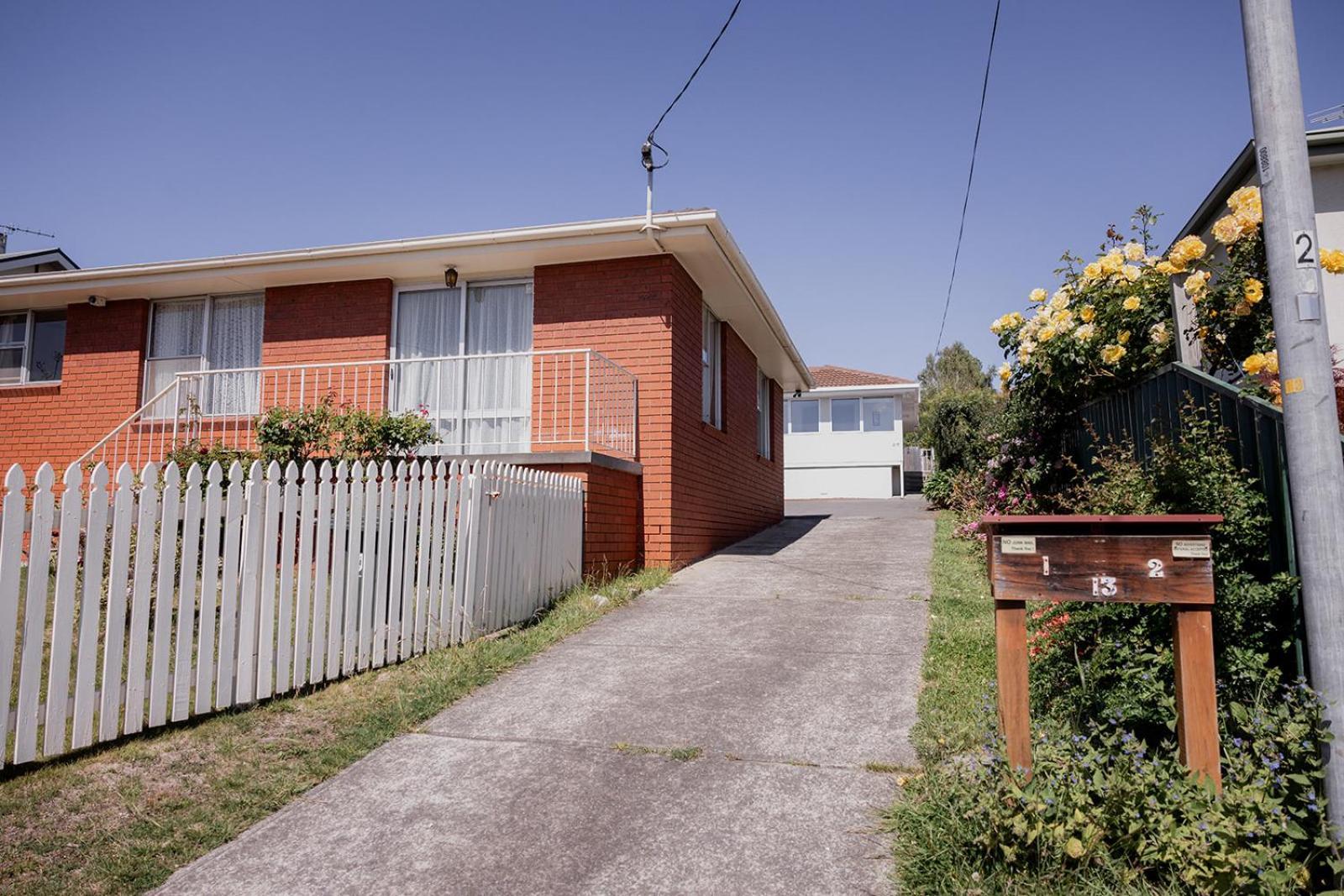 Modern Refurbished Unit In Charming